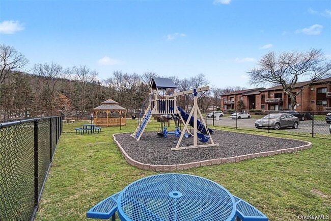 Building Photo - 13 Darian Ct