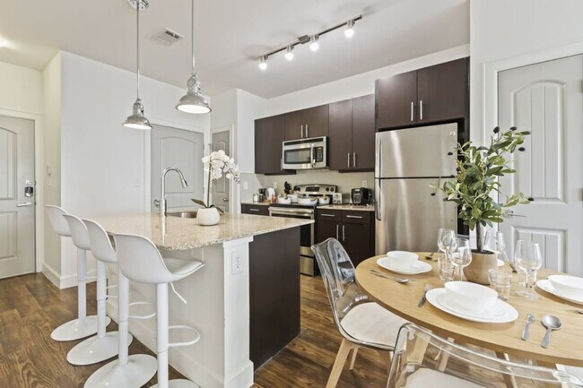 Building Photo - 5445 Town and Country Blvd