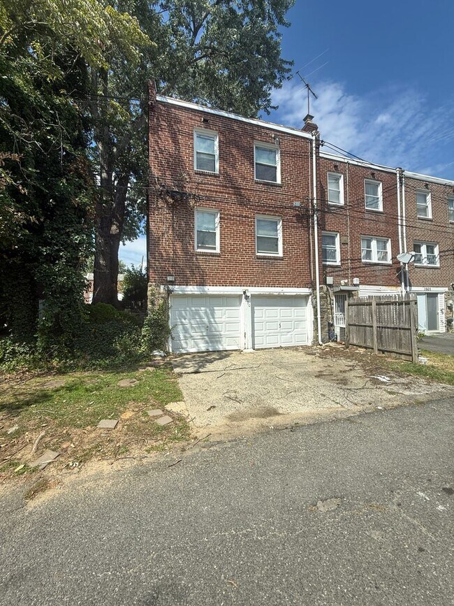 Building Photo - 3830 Berkley Ave