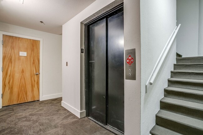Building Photo - Beautiful 1 Bed- 1 Bath in Houston Place Lofts- Downtown Fort Worth- 76102