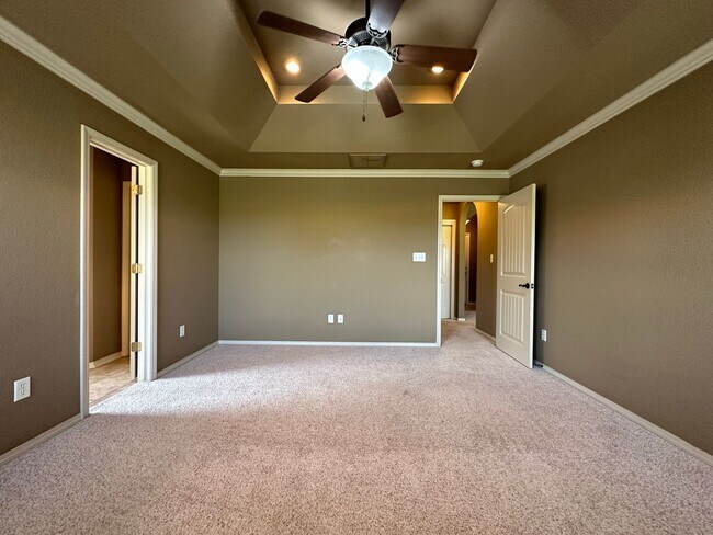 Building Photo - Spacious Elegance: Your Dream 3 Bed, 2 Bath Home with a Cozy Fireplace and 2-Car Garage!