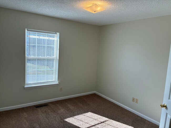 Building Photo - 1331 AmandaJo Drive