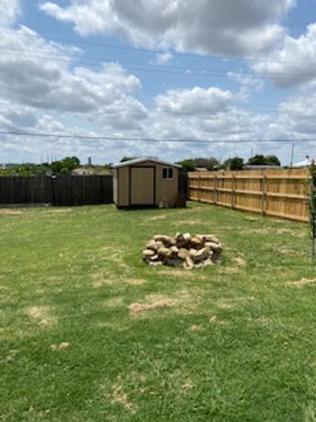 Building Photo - 726 Chanticleers Ln