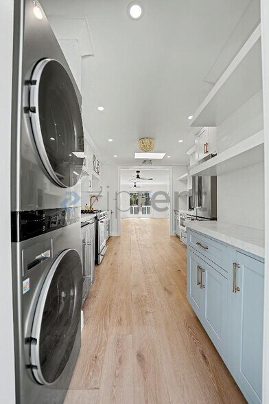 Building Photo - Unit