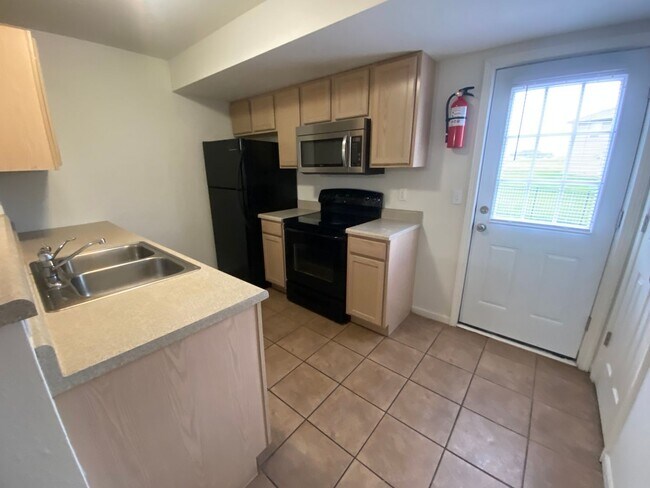 Building Photo - Spacious 4-Bedroom Home with 2-Car Garage in Columbia, MO