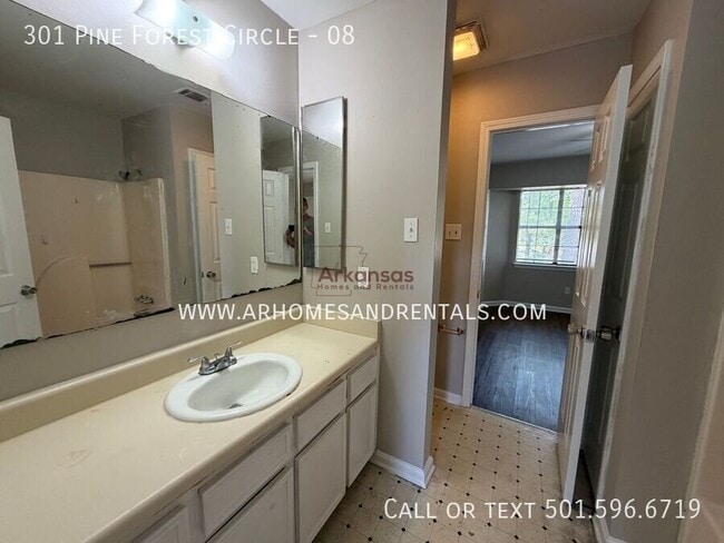 Building Photo - 301 Pine Forest Cir