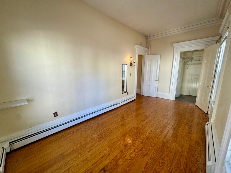 Building Photo - 123 Almy St