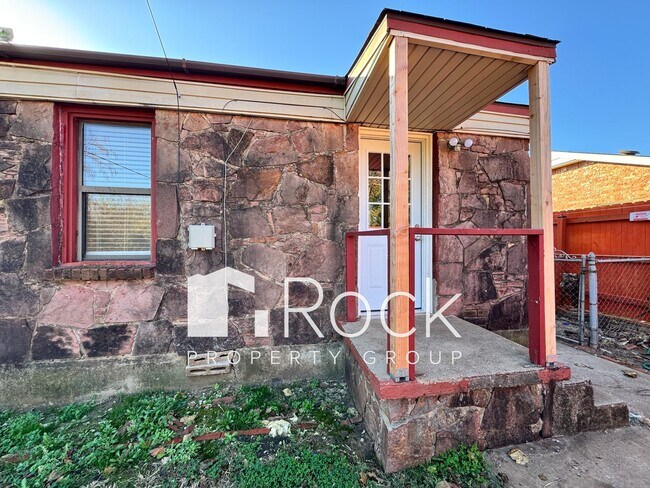 Building Photo - Charming Home with Real Wood Floors and Covered Parking ~ Offering 1 Month FREE Rent~