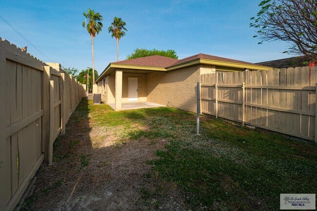 Building Photo - 23919 Ellie Ln