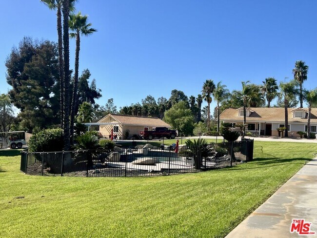 Building Photo - 37200 Glen Oaks Rd