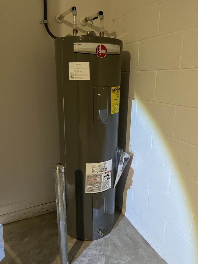 Building Photo - Brand New 4/2 Home!