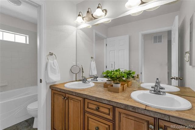 Building Photo - 775 N Roslyn St