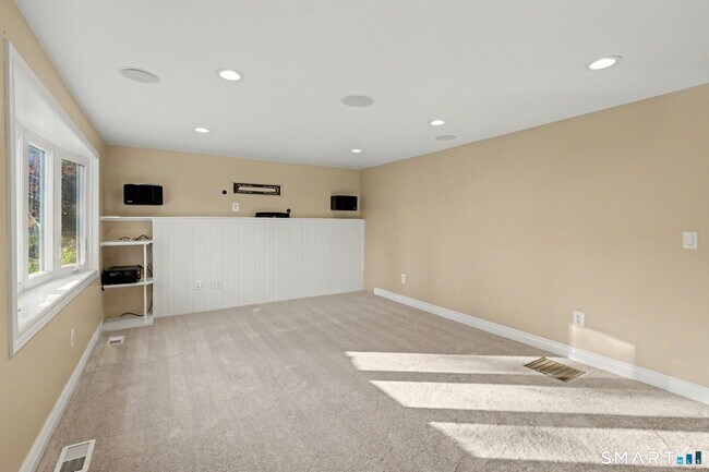 Building Photo - 142 N Taylor Ave