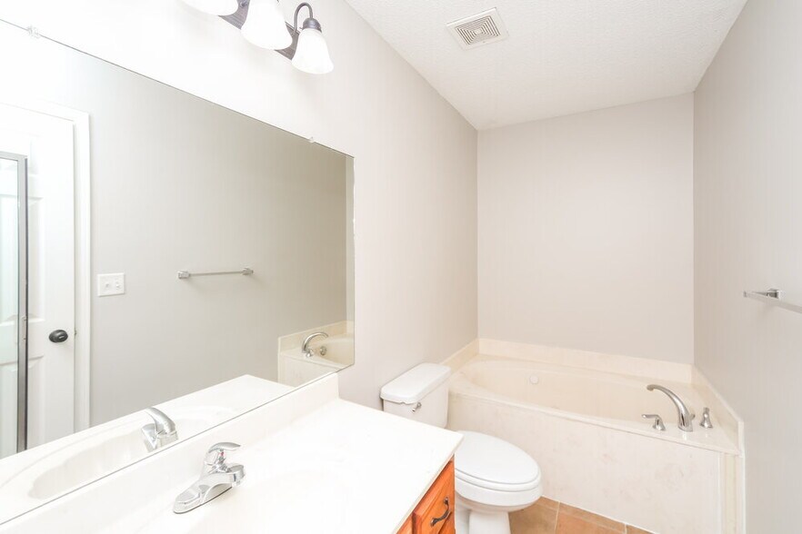 Building Photo - 13227 Sandbourne S