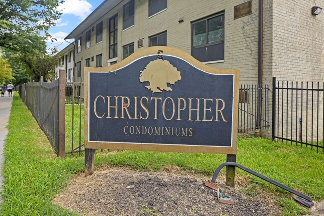 Building Photo - Newly Renovated Two Bedroom Condo! Parking!