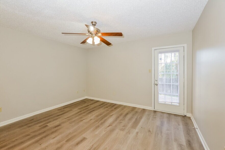 Building Photo - 6597 Sungate Dr S