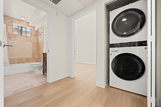 Building Photo - 8541 Alcott St