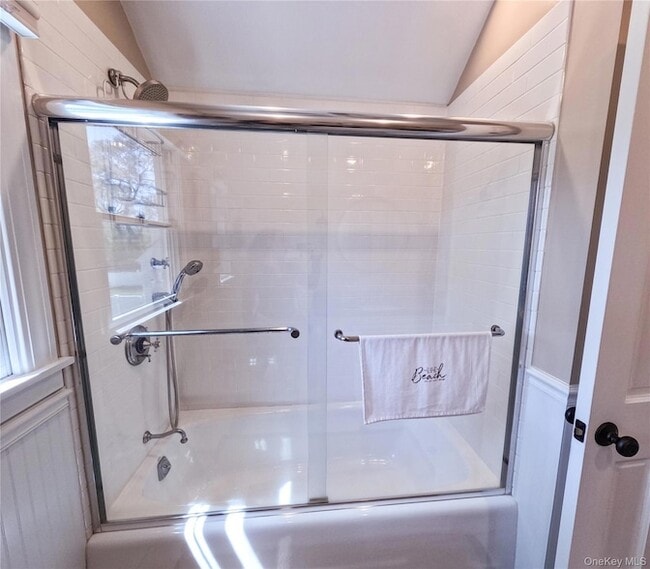 Building Photo - 4 Shorewood Dr