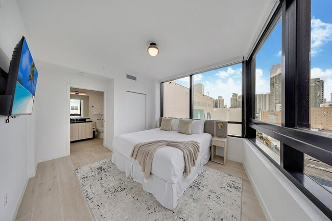 Building Photo - 225 N Miami Ave