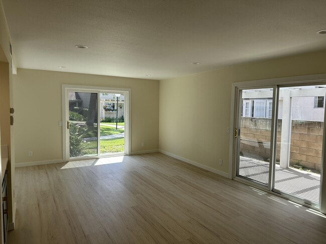 Building Photo - 306 Dolores Cir