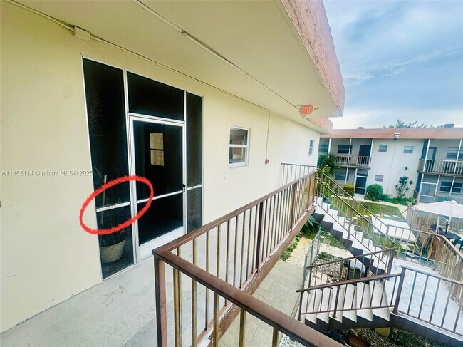 Building Photo - 415 NE 2nd St