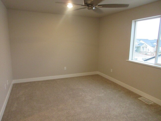 Building Photo - 3 bed 2.5 bath - Single Family Home in Crescent Hills