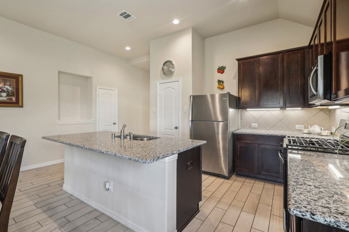 Building Photo - 18473 Railroad Ave