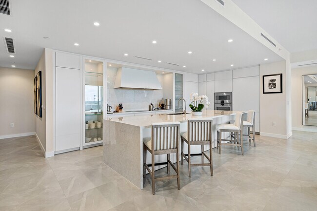 Building Photo - 220 SE Mizner Blvd