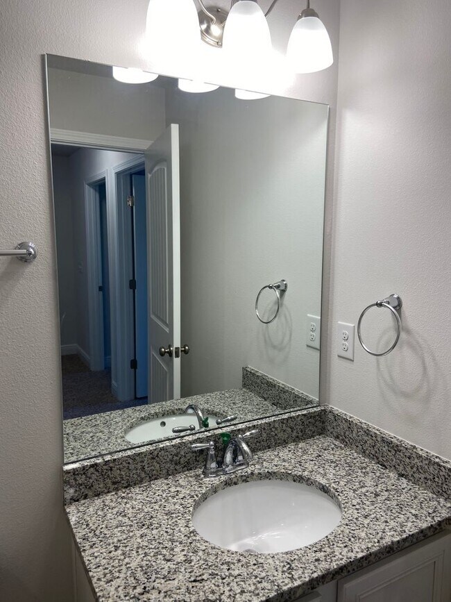 Building Photo - COMMUNITY POOL! Close to Navy base, beach,...