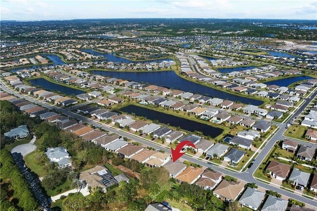 Building Photo - 564 SE Villandry Way