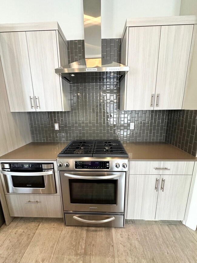 Building Photo - Rarely available in the most preferred River District! Available July 2026