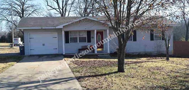 Building Photo - Town Park 3 bed 1 bath