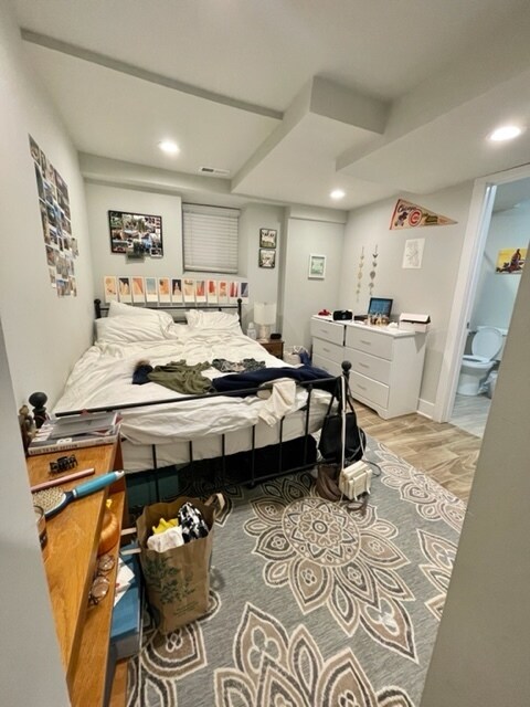 Building Photo - 910 W Waveland Ave