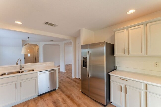 Building Photo - Beautiful 4bd/3ba House in Austin!