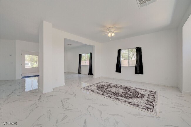 Building Photo - 1213 E Malibu Sands Ave