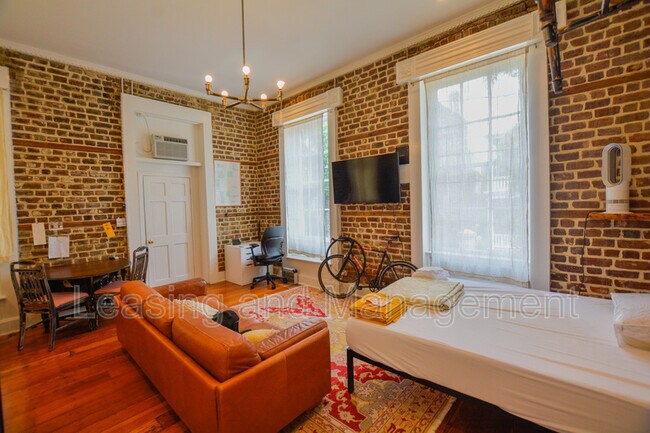 Building Photo - 53 Hasell St