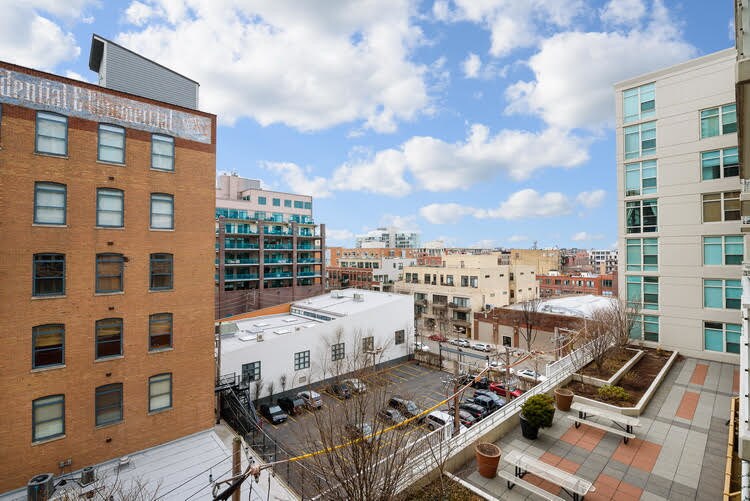 Building Photo - 909 W Washington Blvd
