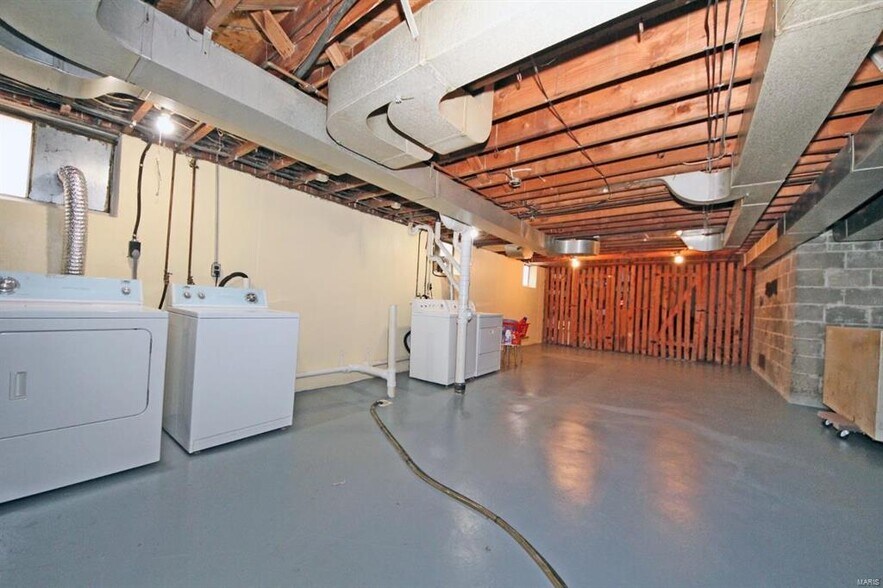 Building Photo - 6933 Chippewa St