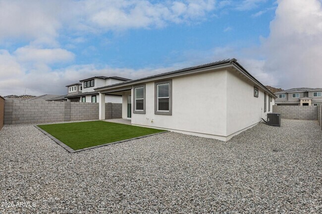 Building Photo - 6949 W Buckhorn Trail