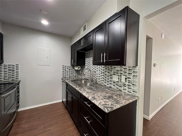 Primary Photo - 4004 Ridglea Country Club Dr
