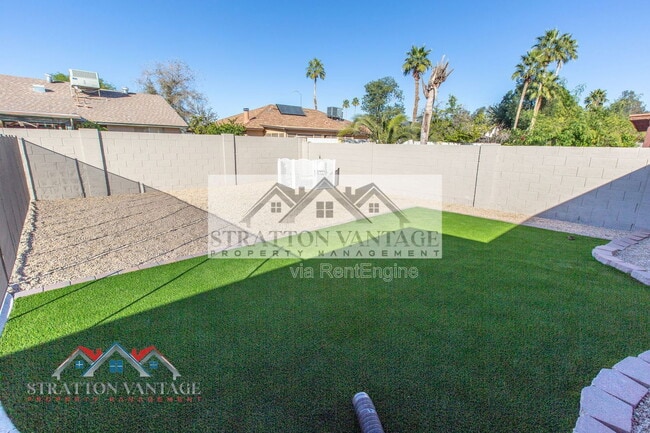 Building Photo - 944 W Meseto Ave