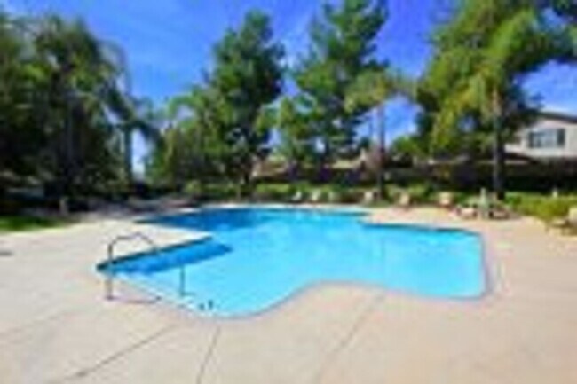 Building Photo - Paloma Del Sol Home- Move in Ready
