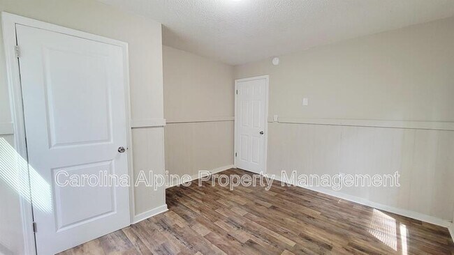 Building Photo - 1306 Ragan Ave