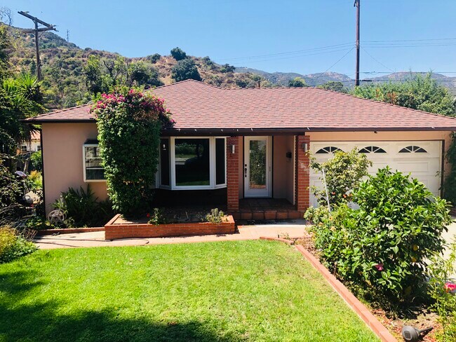 Primary Photo - 3633 Malafia Dr