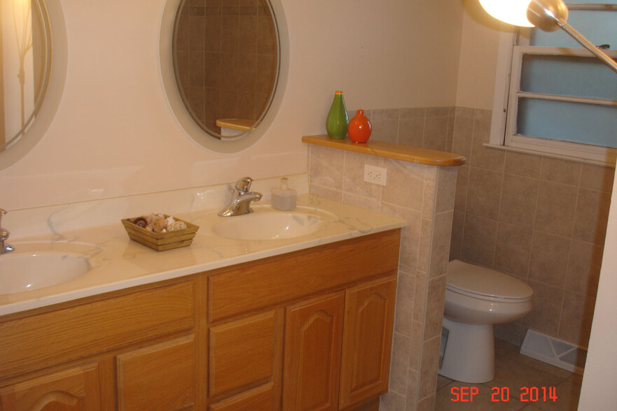 Building Photo - 2424 Highland Cir
