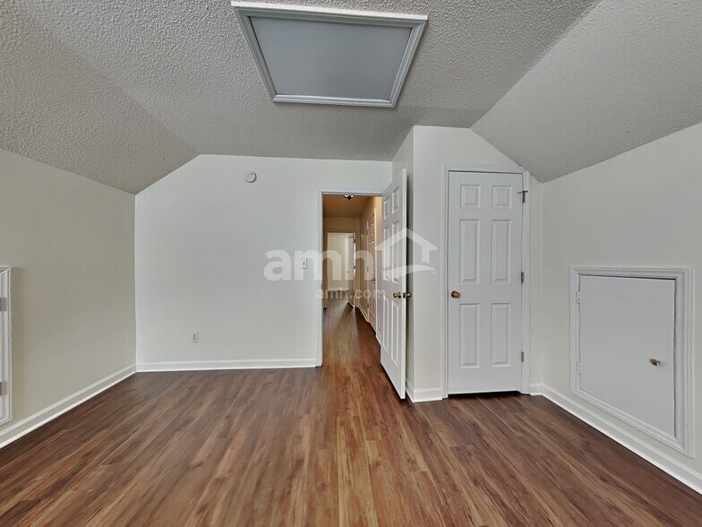 Building Photo - 5320 Sahalee Way