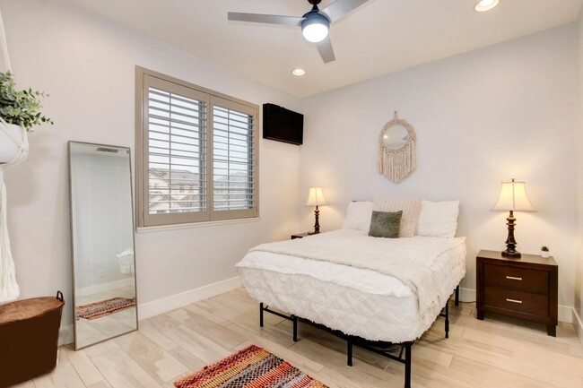 Building Photo - 1641 La Guardia Cir
