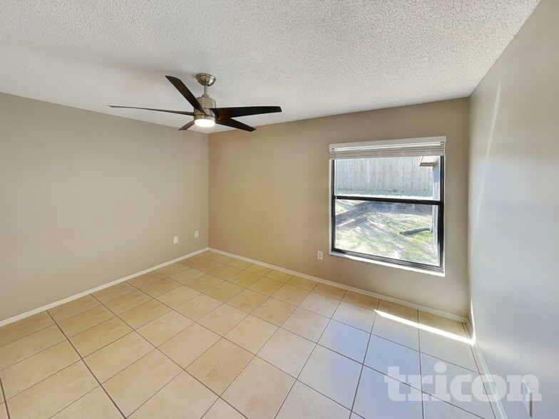 Building Photo - 470 N Sundance Dr