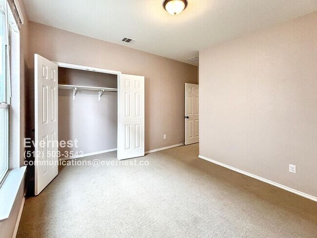 Building Photo - Beautiful 3-Bedroom Home with Fenced Yard ...