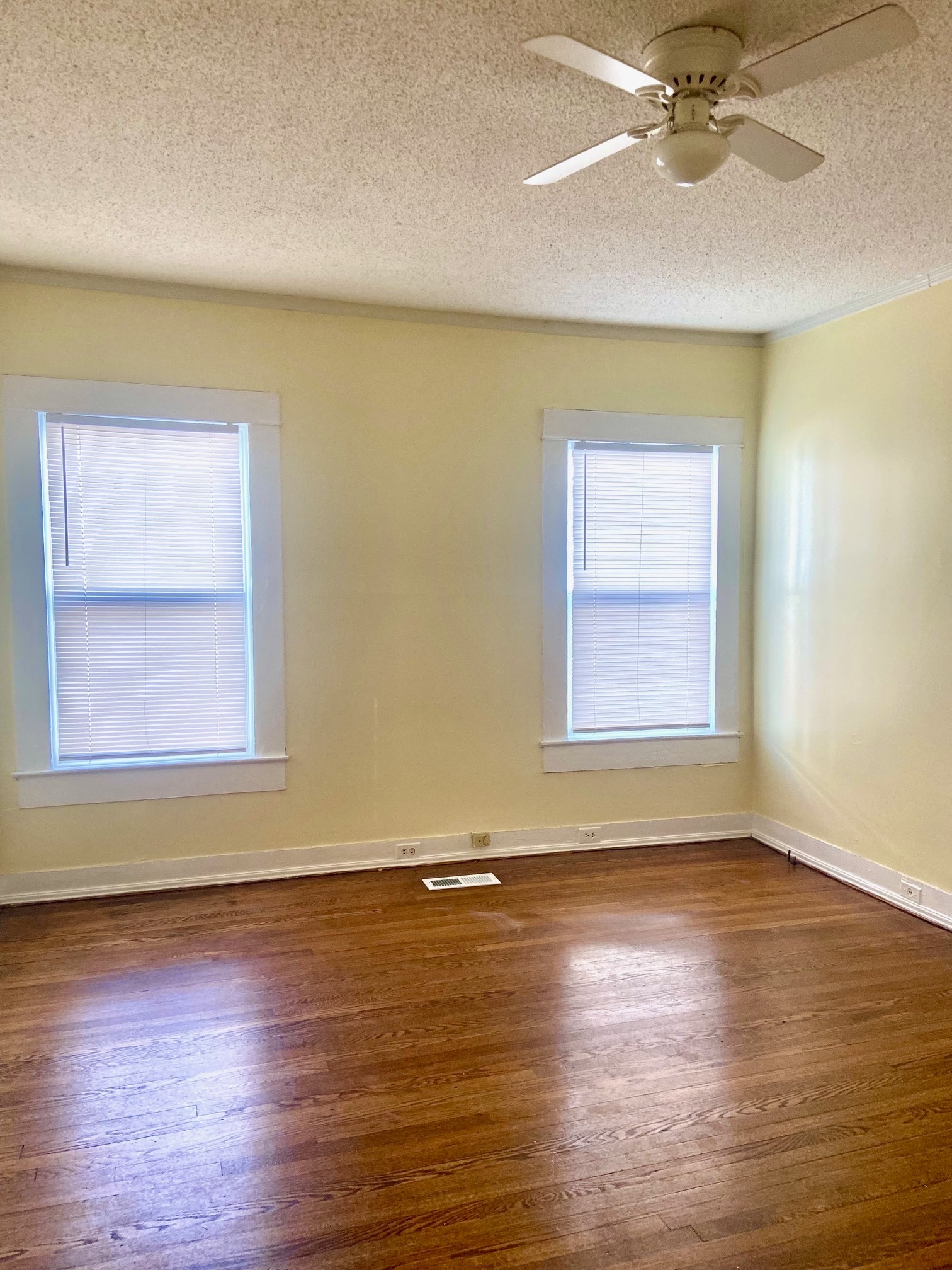 Building Photo - 508 10th Ct S